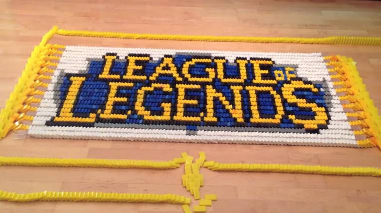 Így néz ki a League of Legends 44 000 dominóból kirakva bevezetőkép