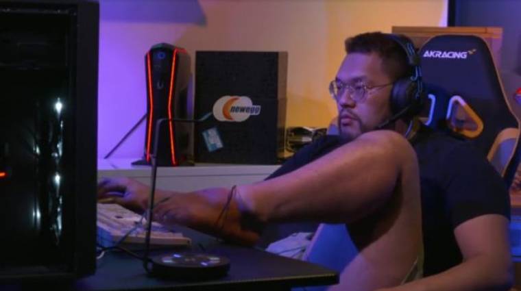 Egy StarCraft-profi a lábával játszott és elfeküdt a döntő meccs közben bevezetőkép