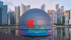 Egy vízen úszó óriásgömb az Apple legújabb boltja kép