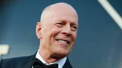 Bruce Willis boldognak tűnik a visszavonulása után kép