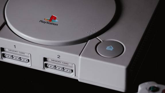 Úgy fest, PS Plus nélkül is játszhatunk klasszikus PlayStation címekkel PS5-ön kép