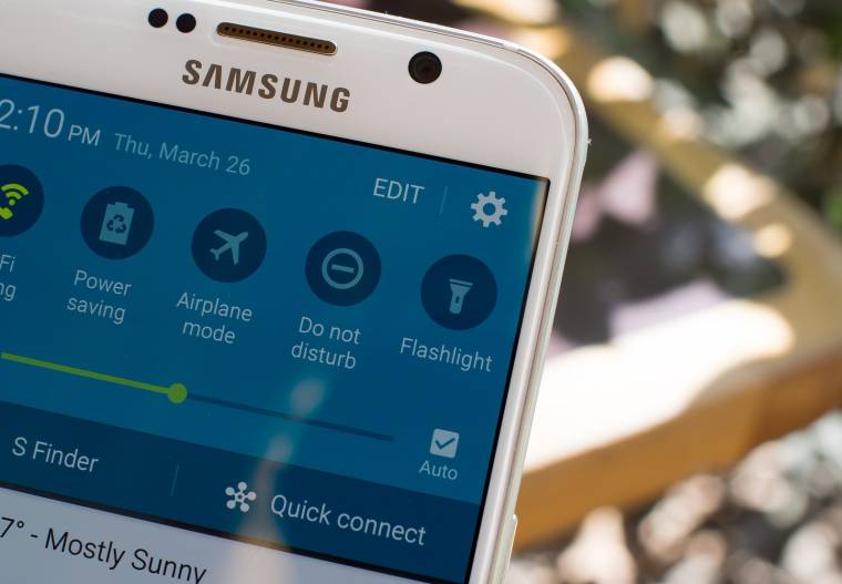 Звука телефоне самсунг галакси. Samsung Galaxy фонарик. Фонарик в телефоне самсунг а 5. Циферблат на самсунг 2017 года. Калибровка на галакси s6.