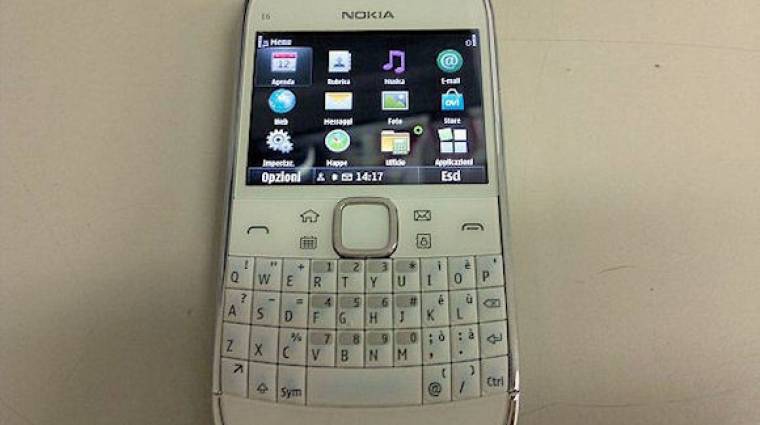 Képeken a QWERTY-s Nokia E6-00 kép
