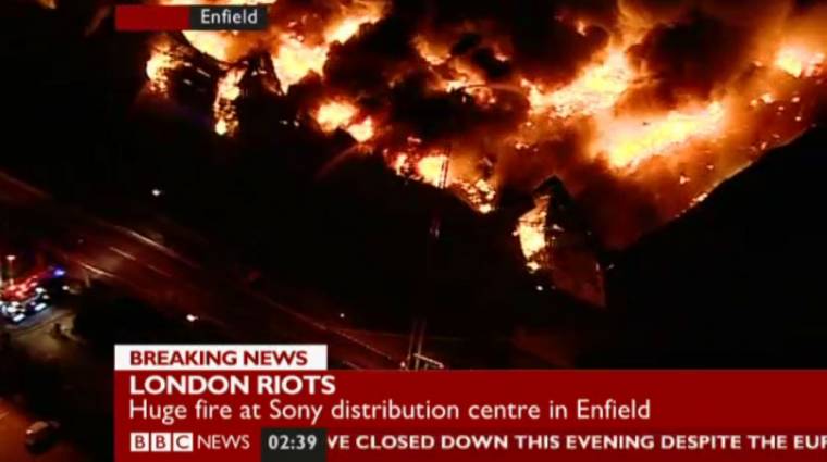 A Sony DADC raktára megsemmisült a londoni lázadásban - fennakadások várhatóak az európai disztribúciós csatornákon. bevezetőkép