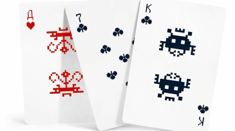 Már nem csak a meztelen csajos a menő - jön a Space Invaders kártyapakli kép