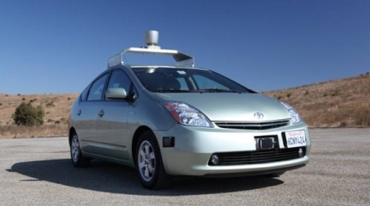 Jön a sofőrmentes Google autó kép