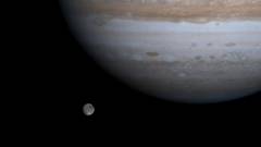 Egészen közel merészkedett a NASA űrszondája a Jupiter különleges holdjához kép