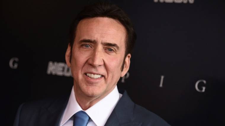 Nicolas Cage Drakula köpenyébe bújik kép