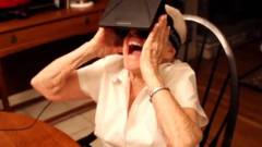 Mit gondol egy idősebb ember az Oculus Riftről? kép