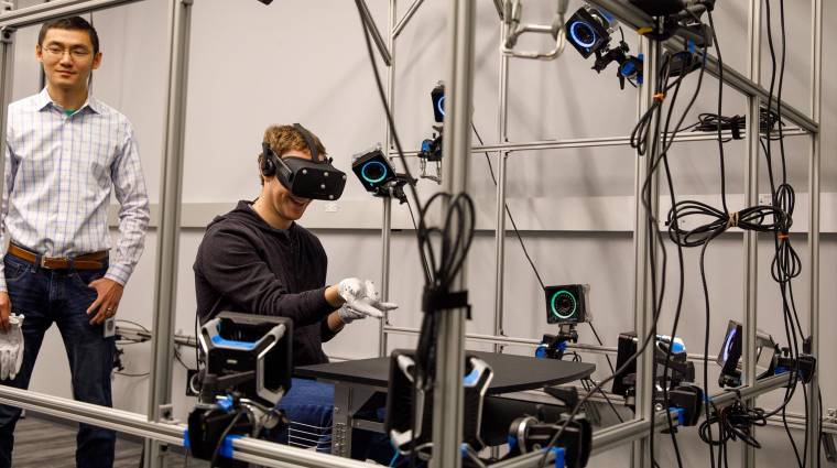 Mark Zuckerberg VR-kesztyűt tesztelt az Oculus boszorkánykonyhájában bevezetőkép