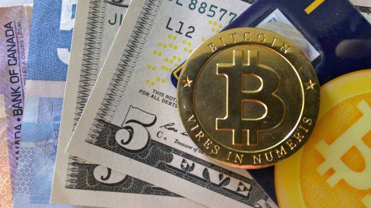 bitcoinokat valódi pénzre