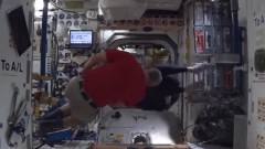 Így táncolnak a súlytalanságban a Nemzetközi Űrállomás asztronautái kép