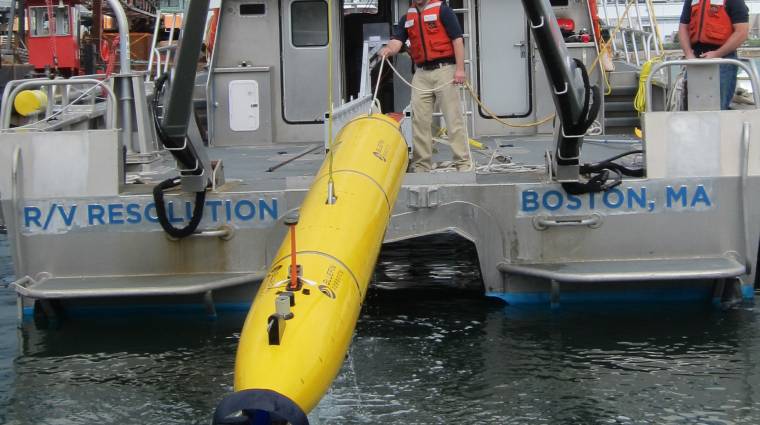 Robot-tengeralattjáró keresi a maláj gép roncsait kép