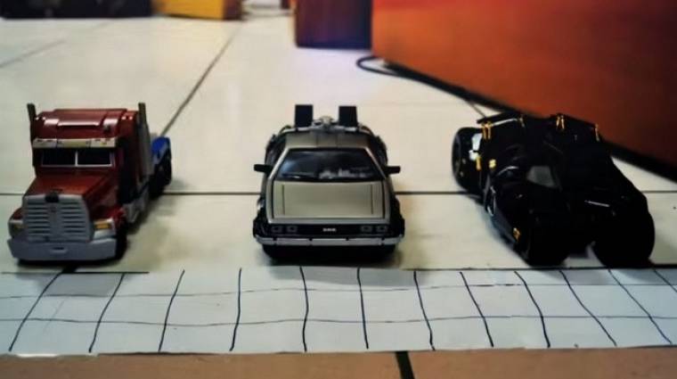 Batmobil, DeLorean és Optimus Prime - ki nyerne egy autóversenyben? bevezetőkép