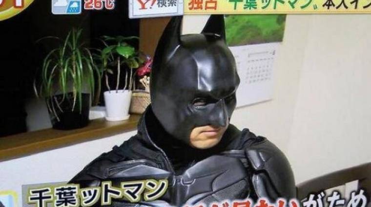 Hatalmas arc a japán autópályás Batman bevezetőkép
