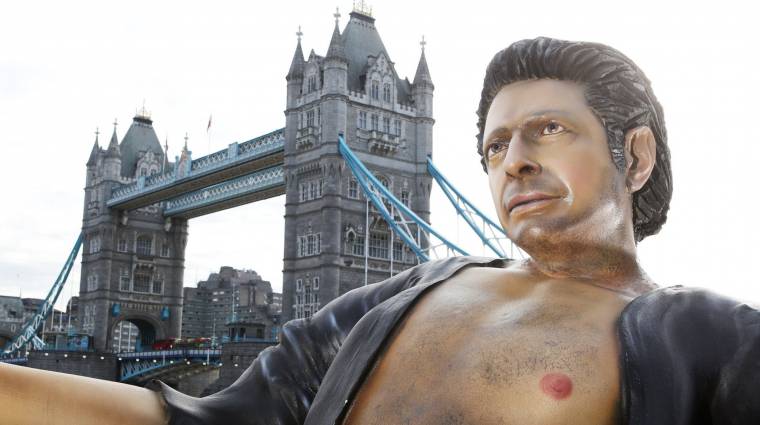 Ma már nem látsz betegebbet ennél a hétméteres Jeff Goldblum szobornál kép