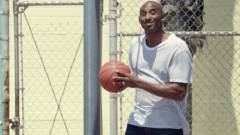 FIFA 16 - a reklám, amiben Kobe Bryant berúg egy kosárlabdát egy gyűrűbe kép