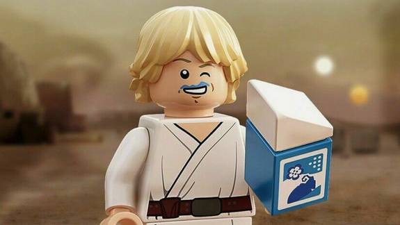 Elképesztően cuki ajándék jár most a Star Wars LEGO-k vásárlóinak kép