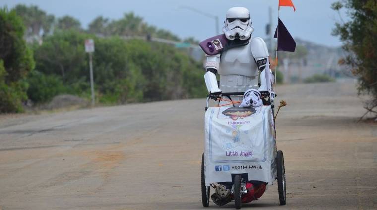 Az ember, aki több mint ezer kilométert sétál Stormtrooper jelmezben az elhunyt feleségéért bevezetőkép