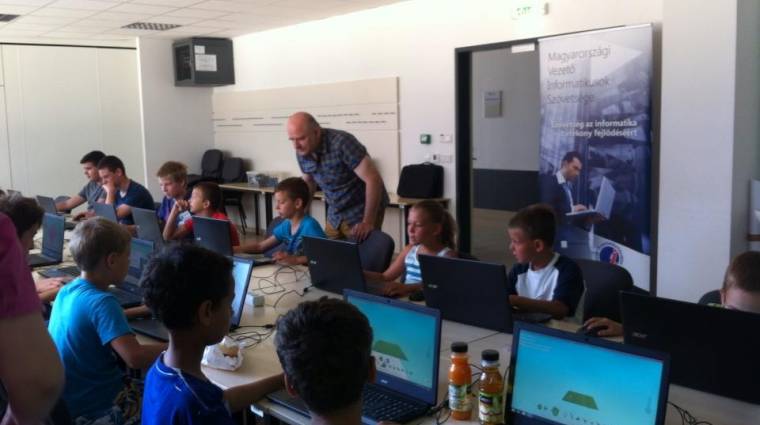 Újabb kiváló tábor vezeti be játékosan a magyar diákokat a programozás világába (videó) bevezetőkép
