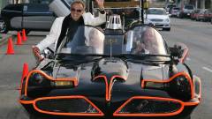 Batmobilra emlékeztető koporsóban temették el a legendás jármű tervezőjét kép