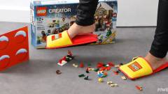 A LEGO papucs megvédi a talpad a kockáktól kép