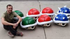 A srác, aki távirányítóval vezérli a Mario teknőspáncéljait kép