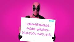 Deadpool rózsaszín jelmezben veszi fel a harcot a rákkal kép