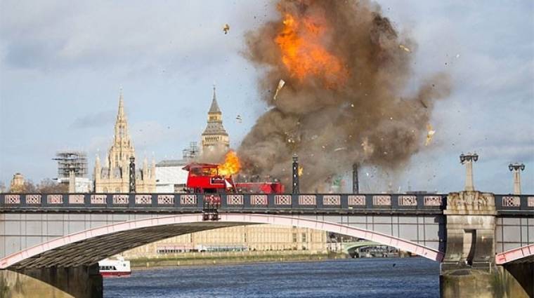 Felrobbantottak egy buszt London közepén bevezetőkép