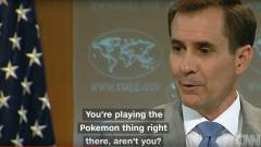 Nem kellene még a külügyminisztérium sajtótájékoztatóján is a Pokémon Góval játszani kép