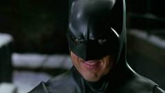 Michael Keaton ismét Batman jelmezében feszít a Batgirl forgatási fotóin kép