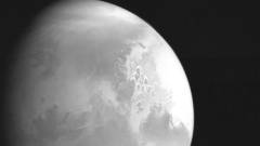 Itt az első kép, amit Kína űrszondája készített a Marsról kép
