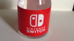 Napi büntetés: valaki 100 dollárért árul egy üveg vizet, amit a Nintendo Switch eseményen kapott kép