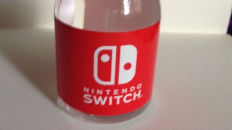 Napi büntetés: valaki 100 dollárért árul egy üveg vizet, amit a Nintendo Switch eseményen kapott bevezetőkép