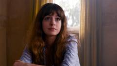 Colossal teaser - Anne Hathaway egy szörnyet irányít kép