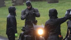 Jó nagyot zakózott motorral Batman a legújabb forgatási videón kép