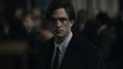 Furcsa gúnyában feszít Batman a Robert Pattinson-féle film új forgatási képein kép