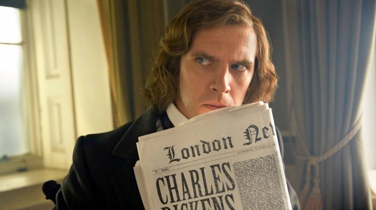 Első képen Dan Stevens, mint Charles Dickens kép