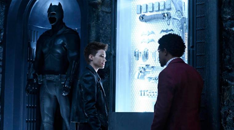 Ruby Rose szuperhősnek áll a Batwoman első előzetesében kép