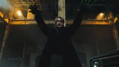 Mads Mikkelsen a világ legveszélyesebb bérgyilkosa a Netflix új filmjében kép