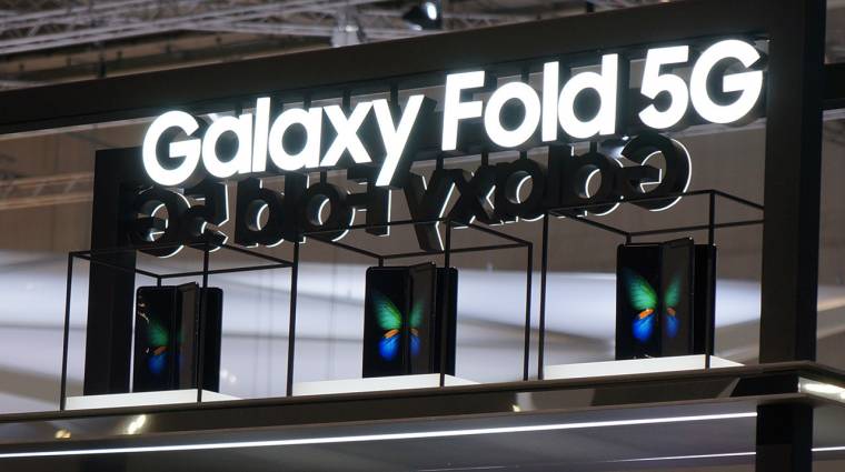 Itt az új 5G-s Samsung mobil, és tényleg elstartol a Galaxy Fold! kép