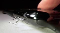 Lassított videón köpi a vizet az Apple okosórája kép