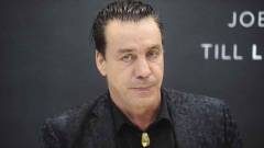 [Frissítve] Koronavírus miatt az intenzívre került a Rammstein énekese kép