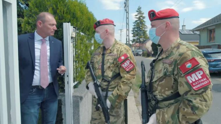 Győrfi Pált katonák zavarják vissza otthonába a Magyar Honvédség mókás videójában bevezetőkép