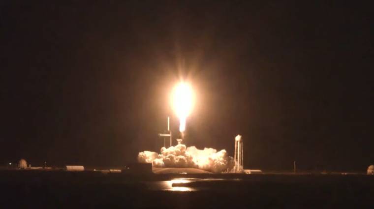 Látványos videókon a SpaceX éjszakai rakétakilövése kép