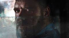 Russell Crowe bekattan egy rossz nap után a Téboly szinkronos trailerében kép
