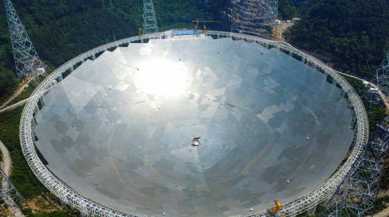 Gigantikus űrteleszkóppal keresi az idegeneket Kína kép