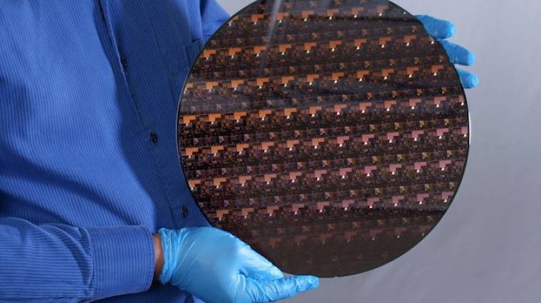 Az IBM előállt a világ első 2 nanométeres chipjével kép