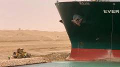 Napi büntetés: hát persze, hogy készült játék a Szuezi-csatornát eltorlaszoló hajó mentésére indult buldózerről kép