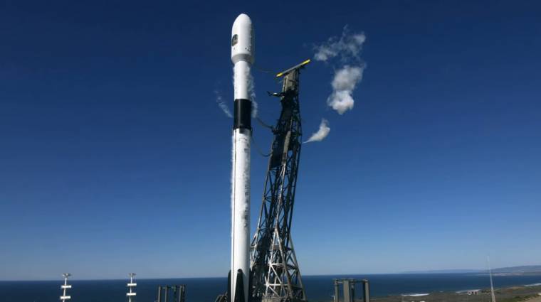 Kémműholdat vitt az űrbe a SpaceX kép